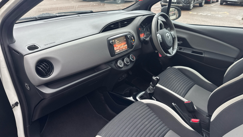 Toyota Yaris 1.33 VVT-i Design 5dr Petrol Hatchback